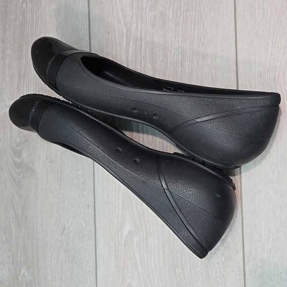 Crocs Women's Black Flats Clog Shoes Sz 9 - Picture 7 of 11